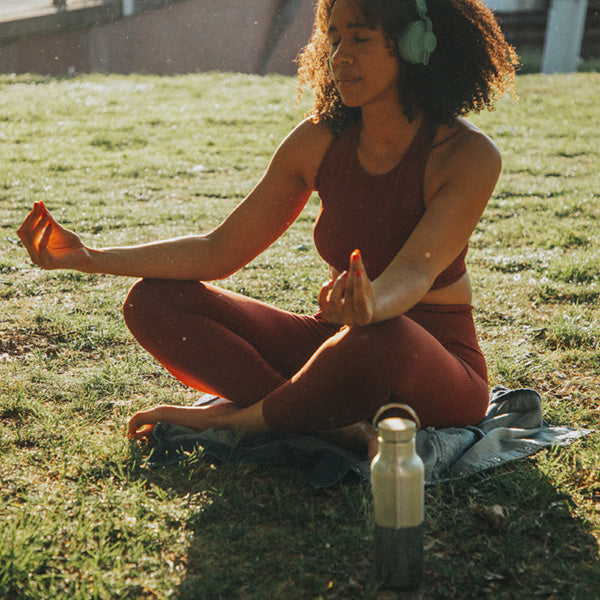 12oz-rise-reflect-with-bamboo-cap-f8 16oz_rise_reflect_yoga_park_headphones_square.jpg