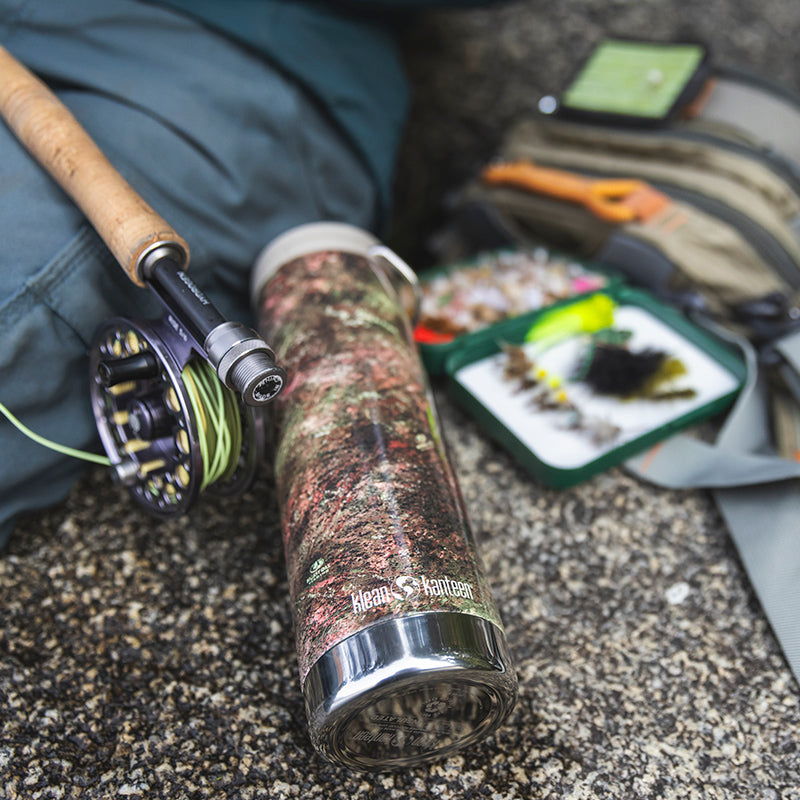20oz-tkwide-with-cafe-cap-mossy-oak-x2 20oz_tumbler_mossyoak_rainbowtrout_flyfish_top_square.jpg