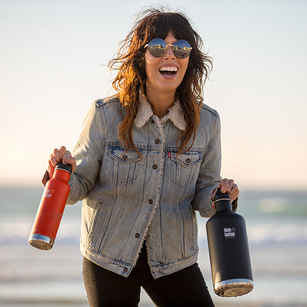 64oz-classic-with-loop-cap-m4 64oz_insulated_classic_black_beach_smile_square.jpg