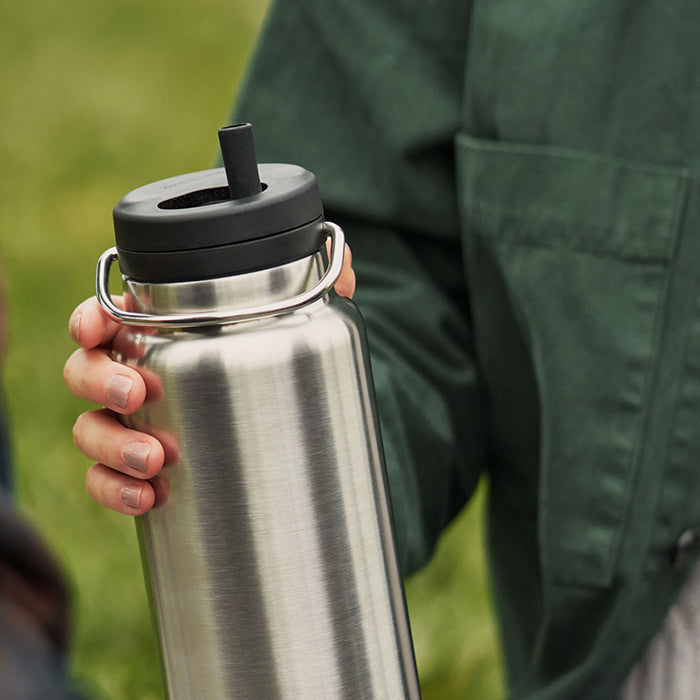 tkwide-twist-cap-with-straw-kit-g6 K32TKWSSL-BS-T-TWIST-32_oz_water_bottle_straw_cap_lifestyle_76e40be3-2488-47fa-afd0-c7d5ba075b15.jpg