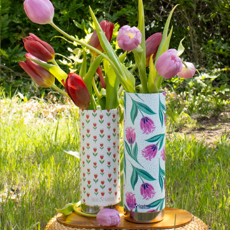 16oz-tkwide-with-cafe-red-tulips-f8 bottles_seasonal_spring_flowers_2_square.jpg
