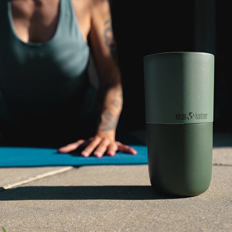 smoothie-set-m3 smoothie_kit_rise_tumbler_seaspray_closeup.jpg