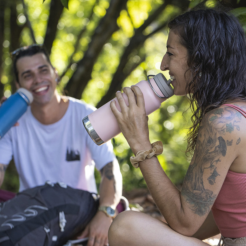32oz-tkwide-with-twist-cap-p8 tkwide_32oz_insulated_bottle_twist_costarica_couple_drink_square.jpg